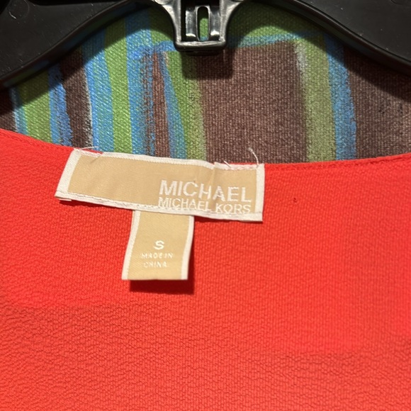 Michael Kors electric watermelon cold shoulder ruffle v-neck blouse size small - Picture 2 of 4